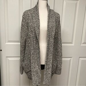 EUC AQUA (Bloomingdales) Marled knit open cardi. 
Black/White marled yarn. Med.